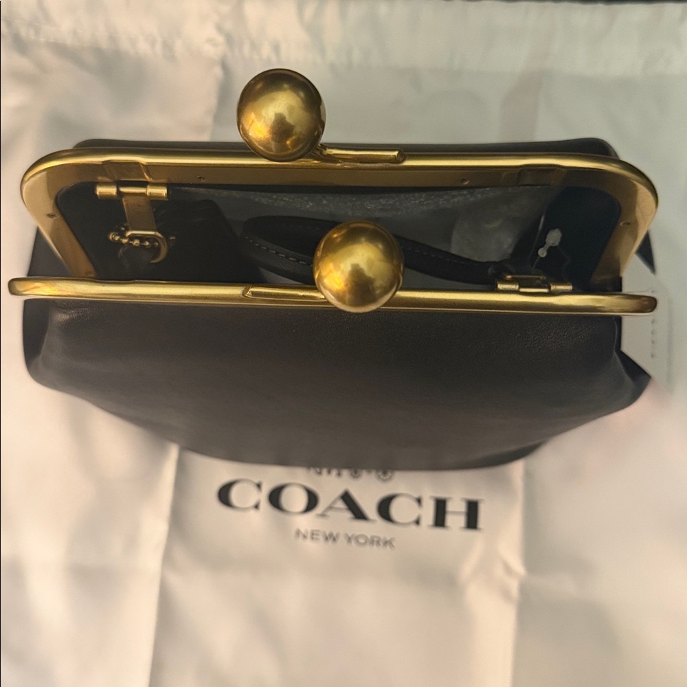 New and Authentic Coach Kisslock Frame 16 Black and Gold Bag with chain - Picture 5 of 5
